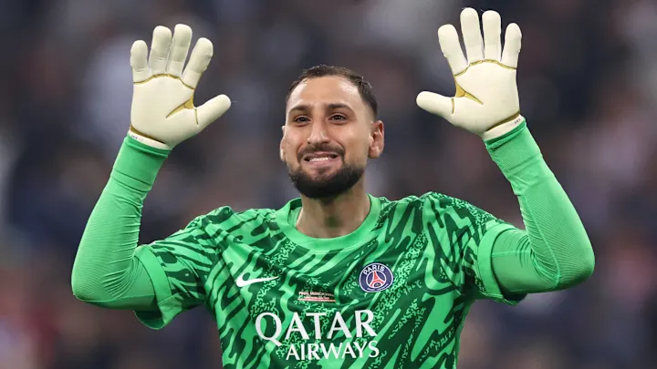 Gianluigi Donnarumma akhirnya resmi meninggalkan Paris Saint-Germain dan bergabung dengan Manchester City