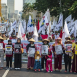 Hari Tani Nasional 2025: Dari Cor Badan di Monas, Orasi Panas di DPR, hingga Janji Pemerintah
