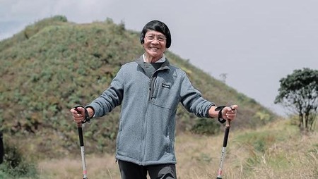 Ultah ke 74 Kak Seto mendaki di gunung Prau, Wonosobo, Jateng