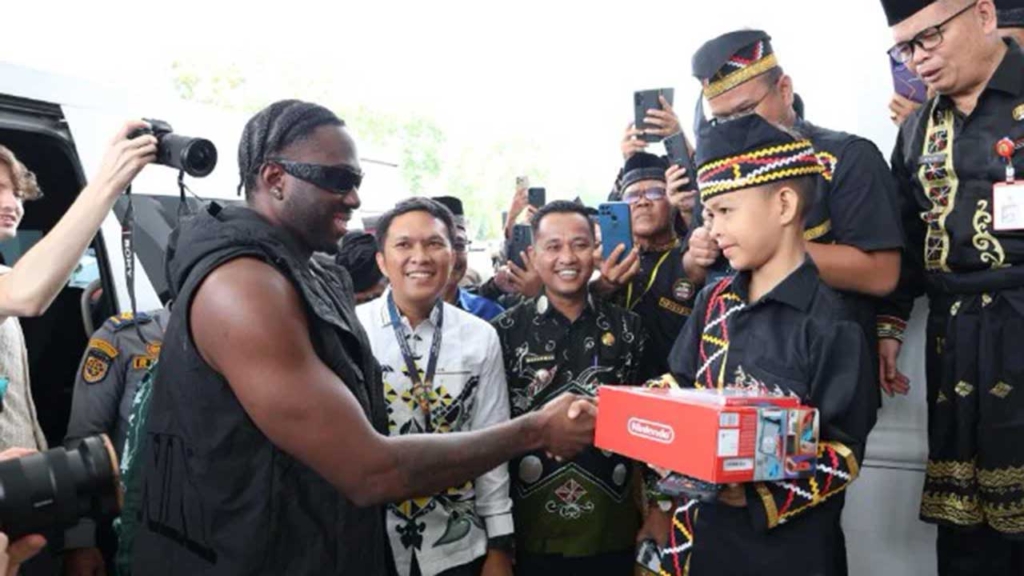 Momen Melly Mike bertemu Dikha.