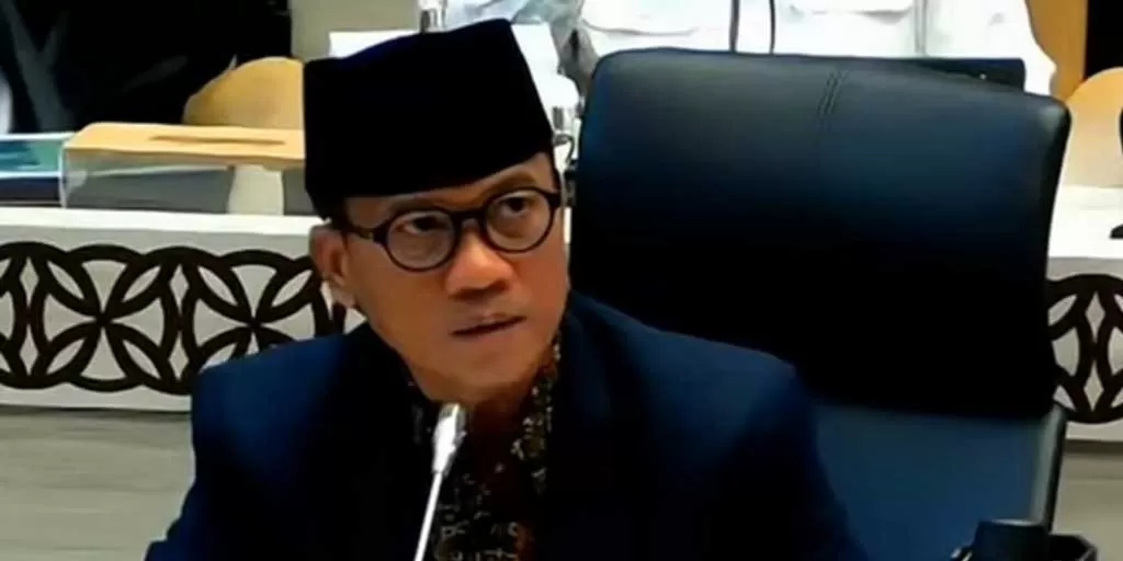 Mendes PDT Yandri Susanto dalam rapat kerja bersama Komisi V DPR RI di Kompleks Parlemen, Jakarta, Selasa (16/9). (Tri Meilani Ameliya./Antara)