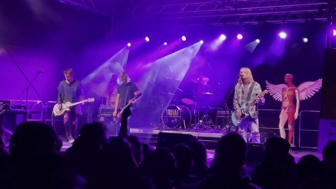 Nirvana Tribute band yang identik dengan Nirvana