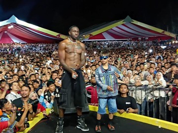 Penampilan Melly Mike dan Dikha