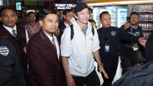 Valentino Rossi tiba di Jakarta. Foto: Dok. Pertamina Lubricants