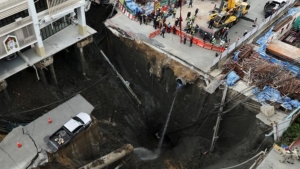 Lubang Raksasa Mendadak Terbuka di Bangkok, Warga Dievakuasi