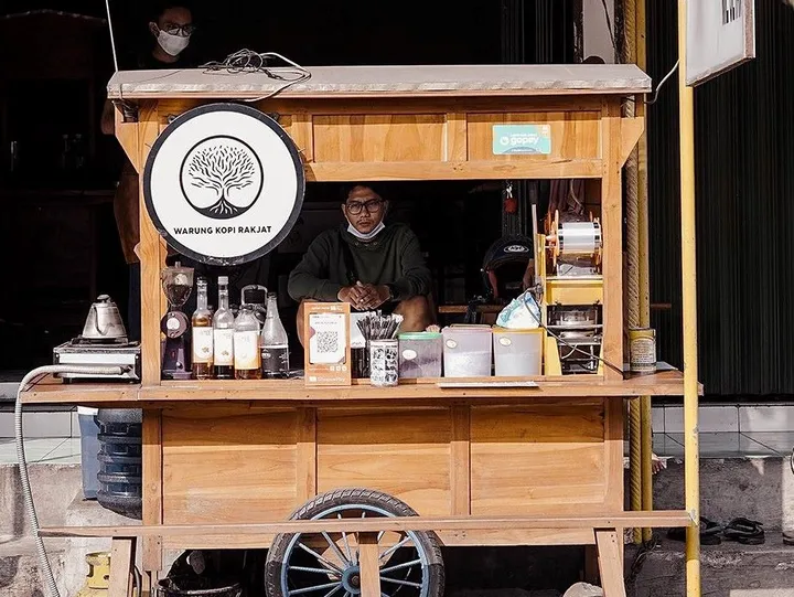 Usaha warung kopi /Instagram@warungkopirakyat